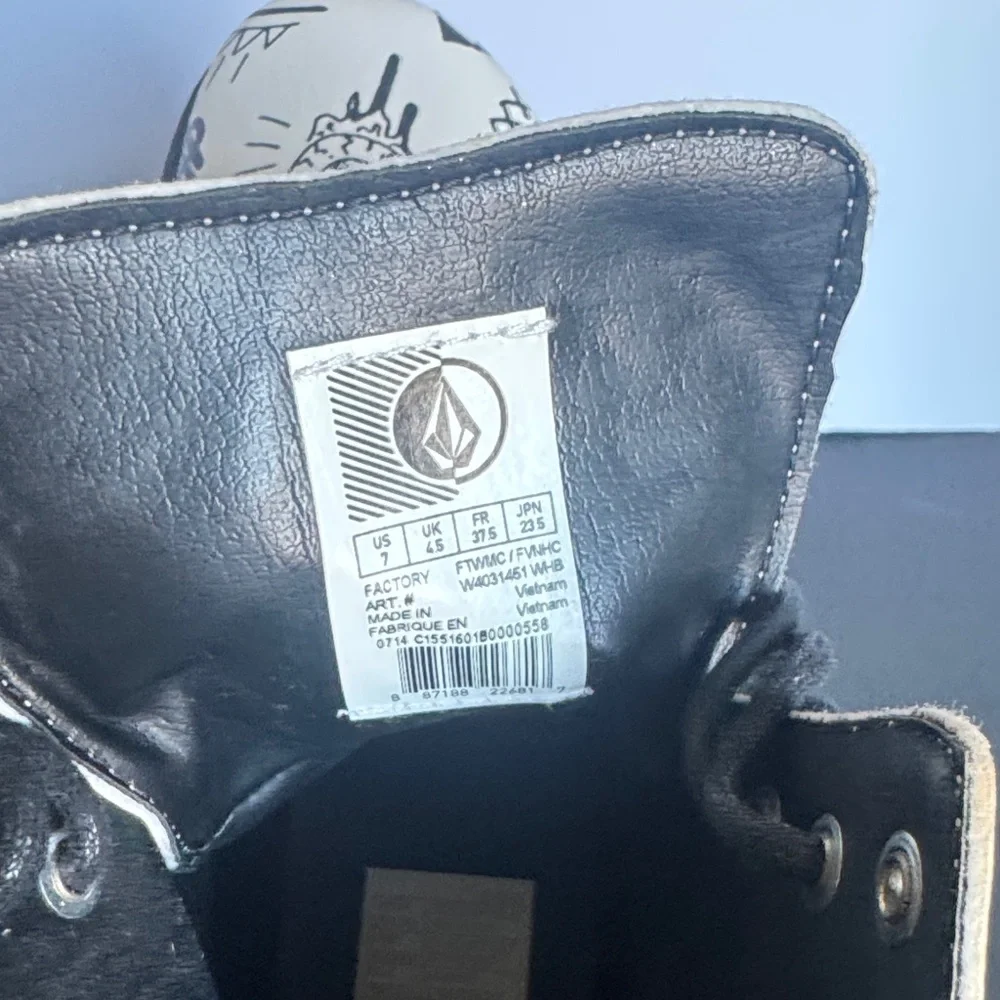 Volcom Youth Combat Boots‎ Size 7 Graphic Print Lace Up NWOT Fits Women’s 8.5